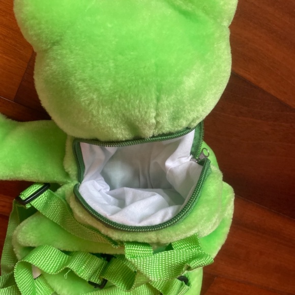 Kids frog toy backpack - Picture 3 of 3